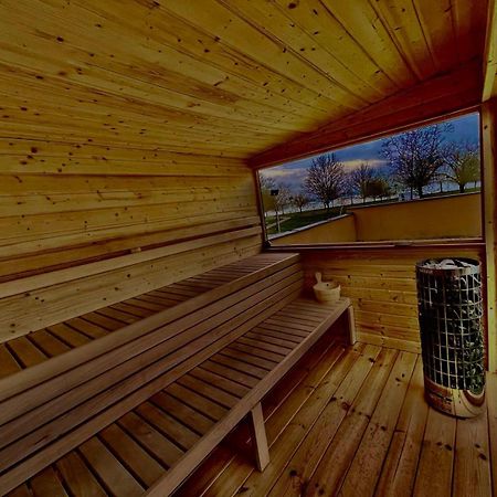 Player'S Pool&Rooms Vonyarcvashegy Esterno foto